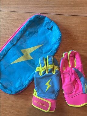 Bruce & Bolt Kids Pink & Blue Grip Gloves with Carry Pouch